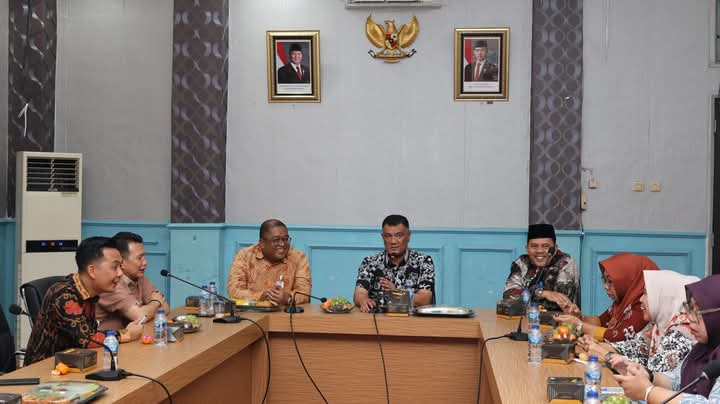 Bank Bengkulu Serahkan Sertifikat Saham ke Pemkab Bengkulu Tengah, Perkuat Kerja Sama Ekonomi