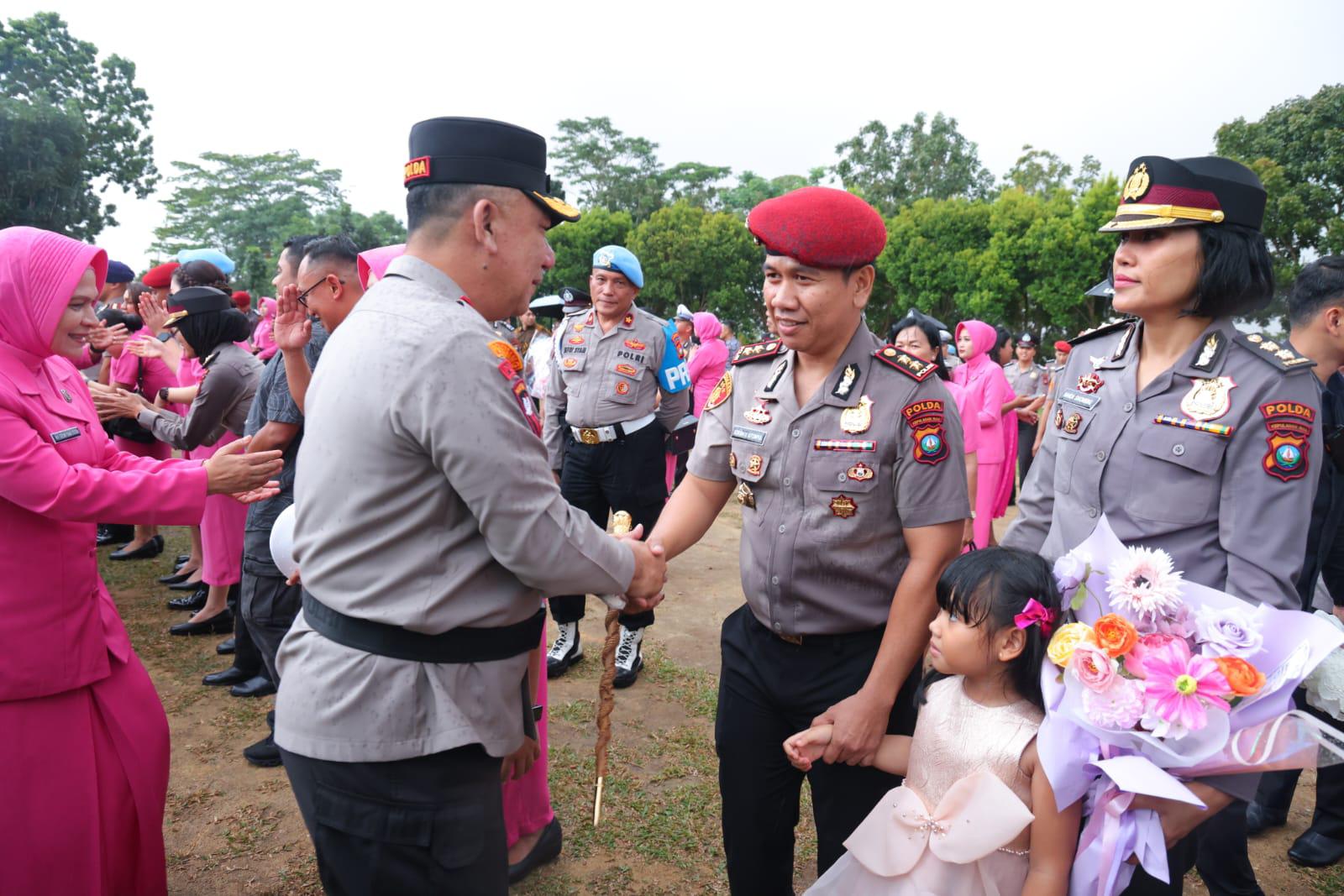 Irjen Pol Yan Fitri Halimansyah Kapolda Kepri Pimpin Upacara Kenaikan Pangkat 517 Personel Polda Kepri