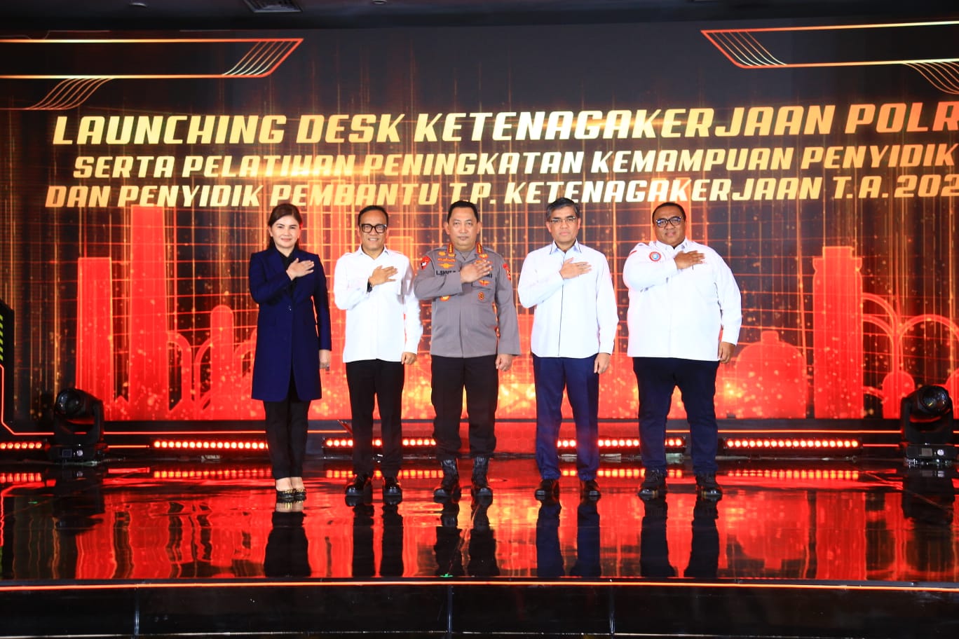 Kapolri Resmikan Desk Ketenagakerjaan Demi Beri Jaminan Perlindungan Kaum Buruh 