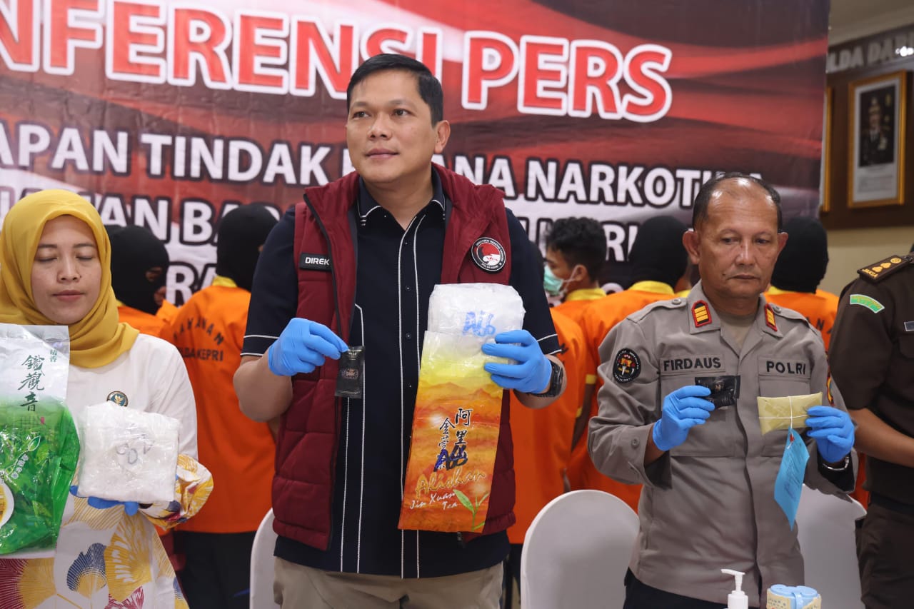 Polda Kepri Ungkap 22 Kasus Narkoba Periode Januari, Sita 5,4 Kg Sabu dan 120,62 Gram Ganja Kering Serta Lakukan Pemusnahan Barang Bukti Narkoba