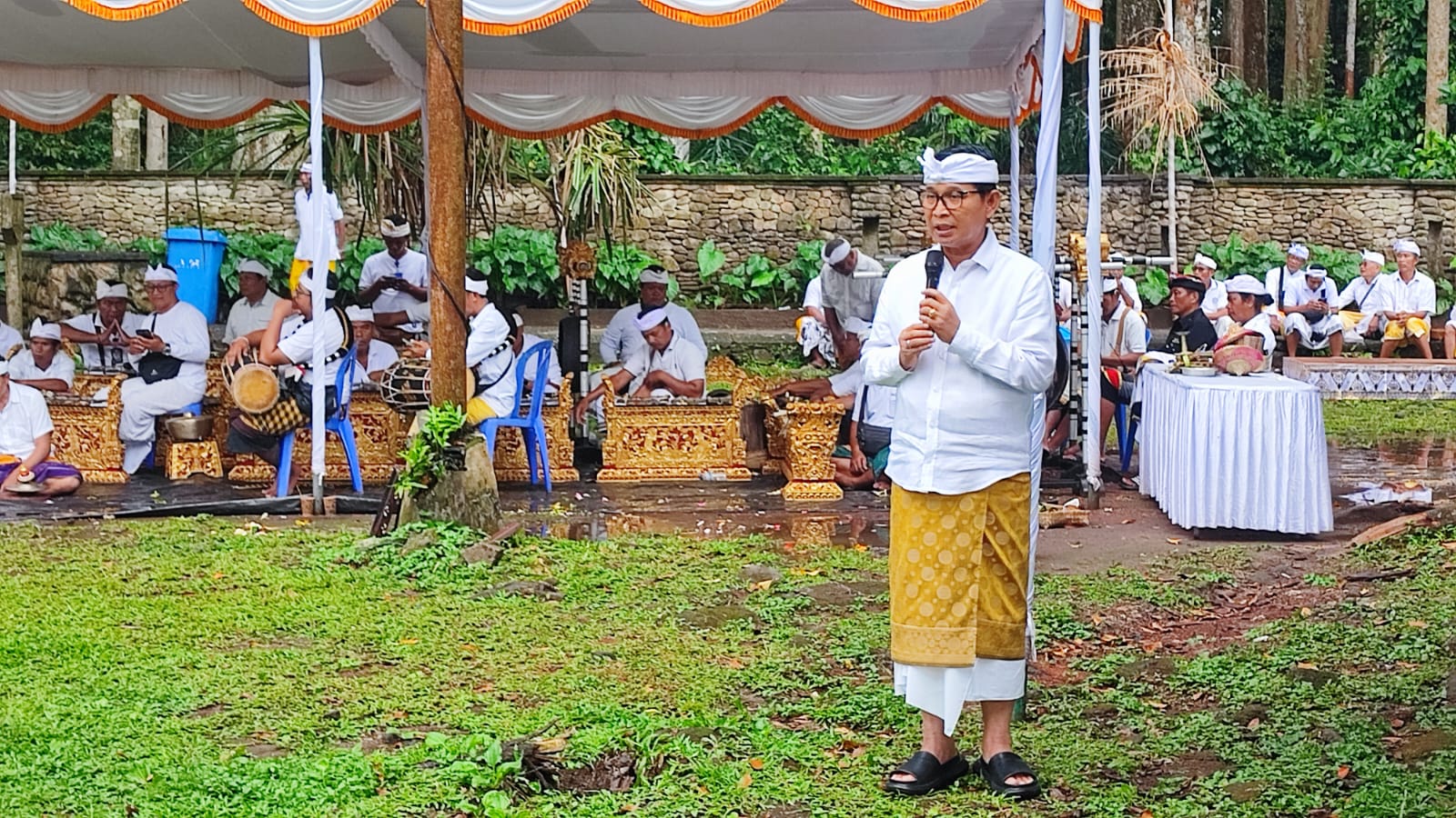 Bupati Badung Hadiri Karya Tawur Agung di Pura Pucak Sari Sangeh