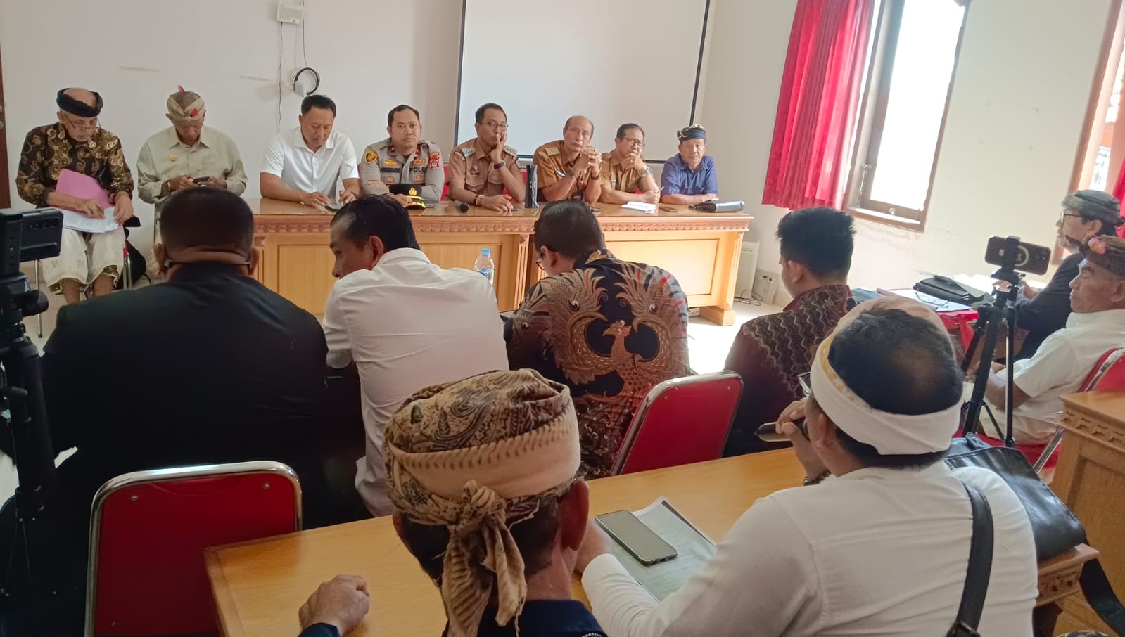 Desa Adat Jimbaran Tantang Arogansi Legalitas Korporasi, Akses Pura Seperti di Penjara dan Zona Kesucian Pura Terganggu