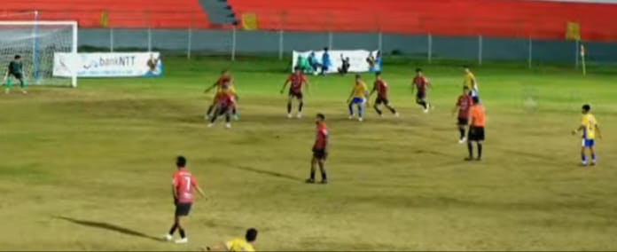 Persewa Waingapu Tampil Perkasa, Jinakkan Bintang Timur 3–1 di Laga Panas Grup E ETMC 2025