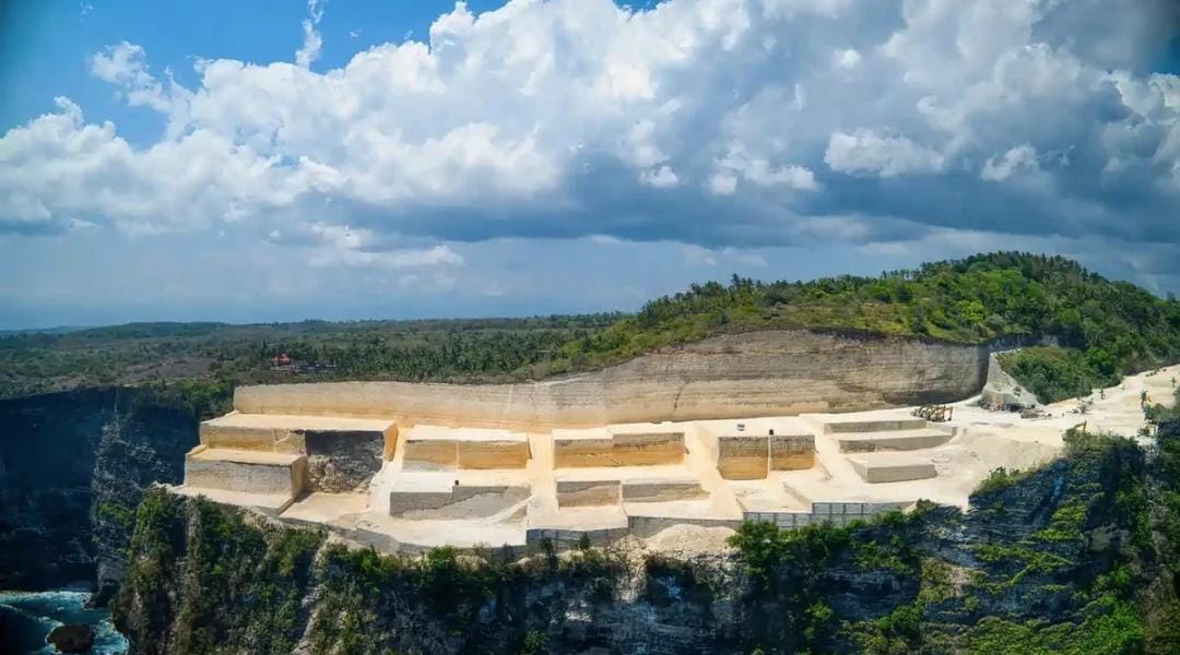 Pansus TRAP DPRD Bali Pastikan Kavling Pinggir Tebing Nusa Penida Masih Disegel, Retakan Serius Ditemukan