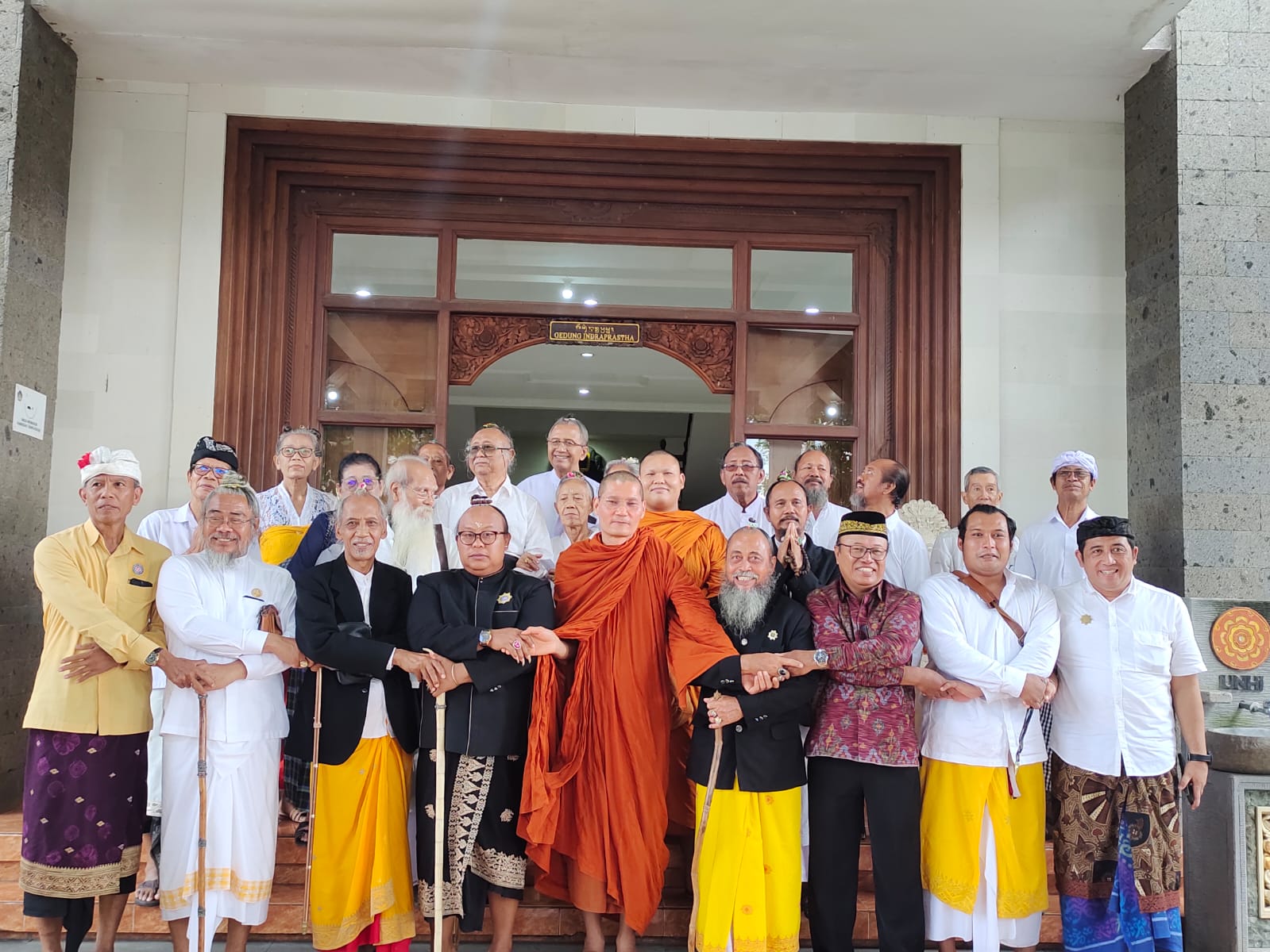  Solidaritas Indonesia: PHDI dan Tokoh Lintas Agama di Bali Bersatu Doakan Korban Banjir Bandang