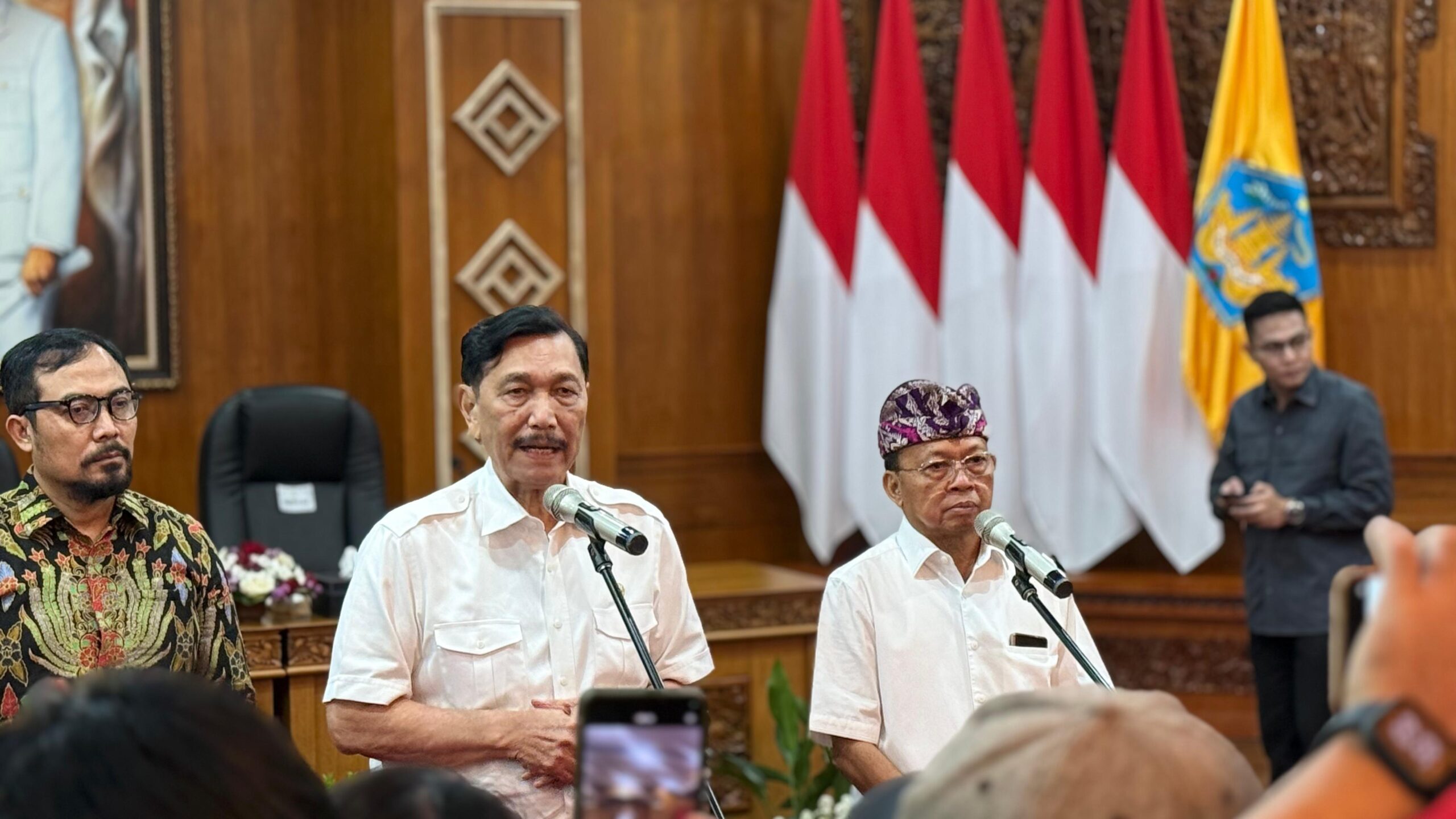 Luhut Pimpin Rakor Perluasan Piloting Digitalisasi Bansos Berbasis DPI di Bali