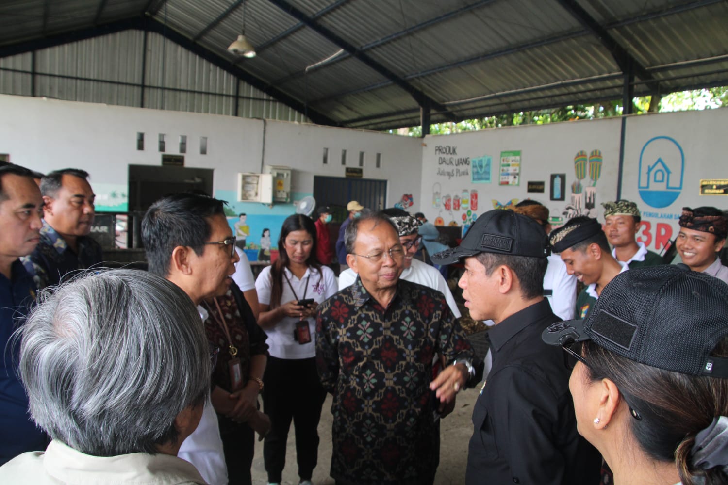 Gubernur Koster Dampingi Menteri LH Tinjau TPS3R di Badung, Minta Masyarakat Siapkan Teba Modern Tiap Rumah