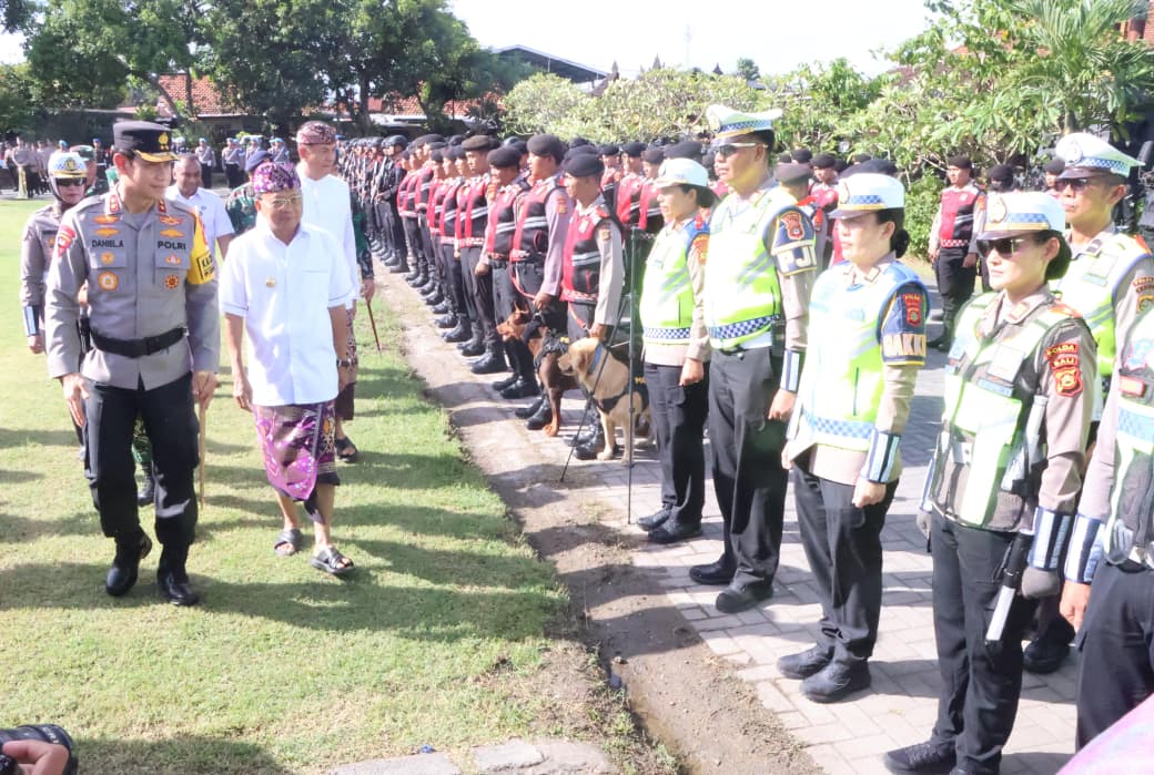 Pimpin Apel Pasukan Bersama Kapolda, Gubernur Koster Ingin Bali Tetap Aman dan Kondusif