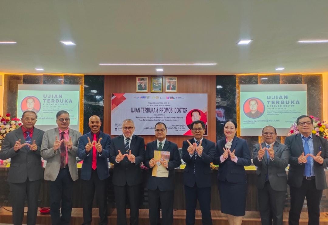 Doktor Anak Agung Wiraputra Torehkan Prestasi Gemilang Dengan Nilai 95,5 dan Predikat Pujian di Universitas Warmadewa