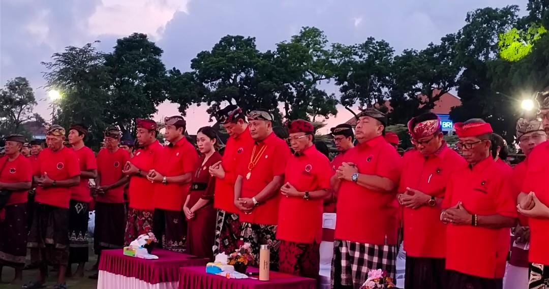Koster Kukuhkan Ribuan Kader PDIP Gianyar, Tegaskan Perjuangan Partai Harus Menyatu dengan Rakyat dan Alam Bali