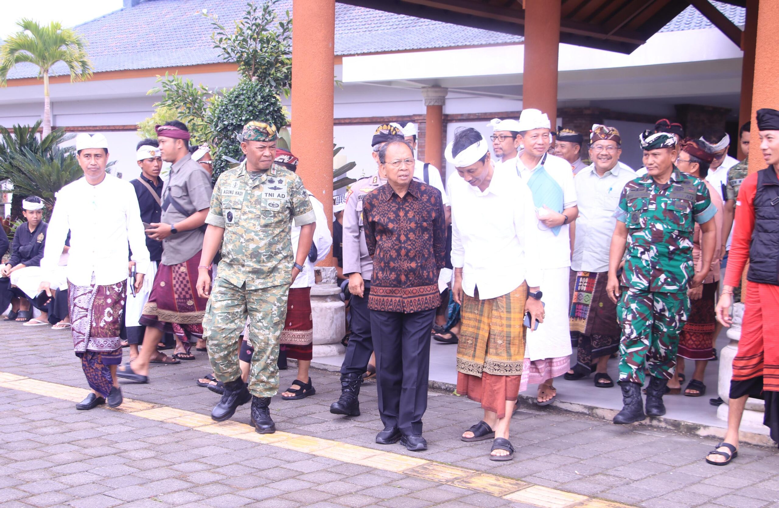 Gubernur Wayan Koster Perintahkan Perbaiki Jalan dan Lampu demi Kenyamanan Pemedek saat IBTK 2026