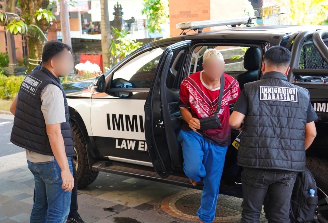 Aksi Nekat Lompat Tebing Berujung Deportasi, WNA Belgia Diusir dari Bali dan Masuk Daftar Cekal
