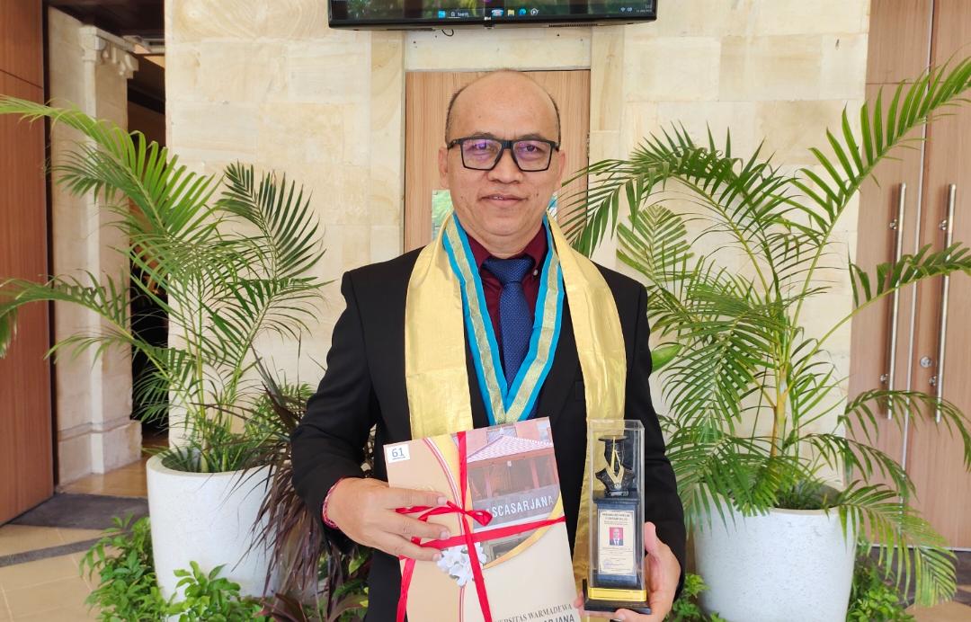 Lulus Gemilang dengan IPK Sempurna 4,00, I Nyoman Arta Wirawan Jadi Yudisiawan Terbaik Pascasarjana Warmadewa