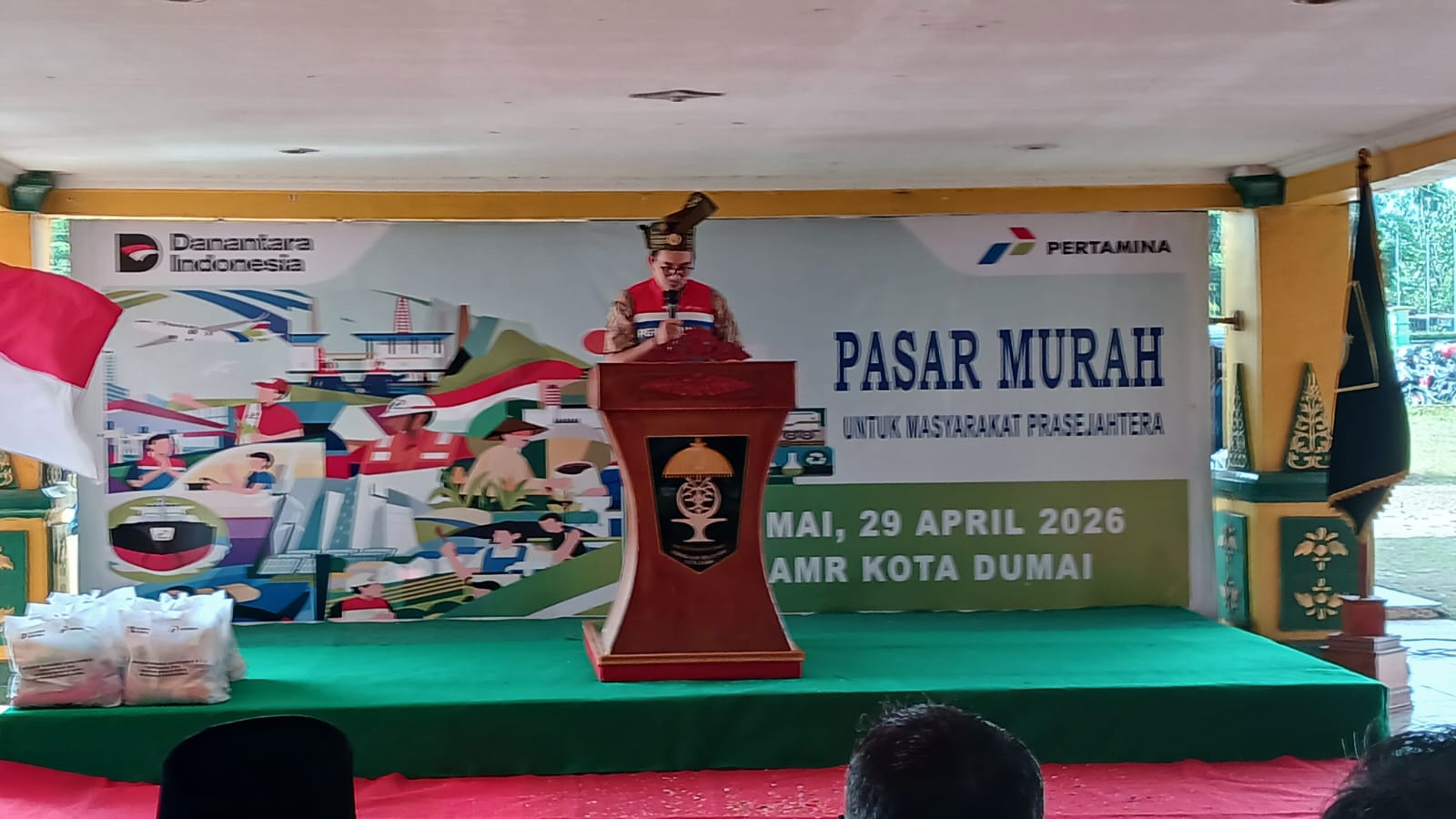 1000 Paket Sembako Pasar murah PT Pertamina RU II Dumai Ringankan Beban Ekonomi Penuhi Kebutuhan Masyarakat Pra sejahtera