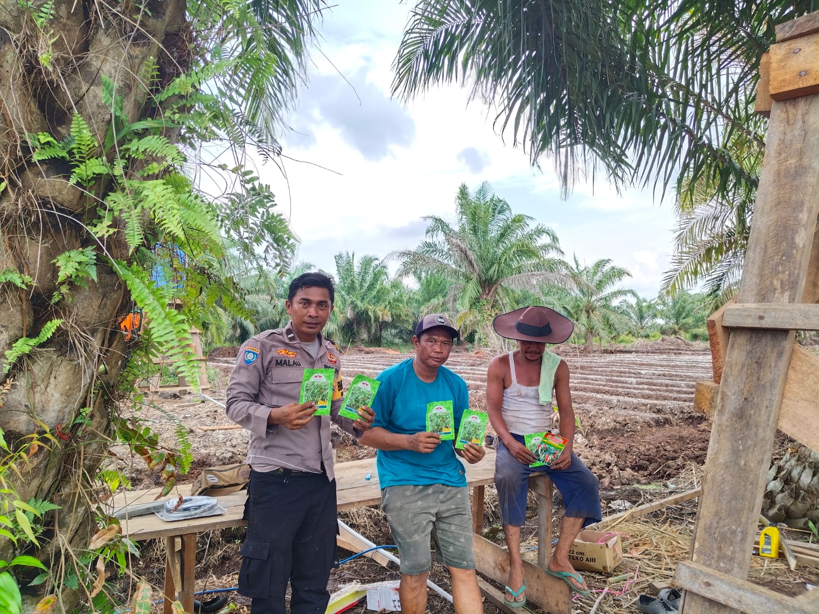 Polsek sungai Sembilan Melalui Bhabinkamtibmas Terus Dukung Program Ketahanan Pangan Nasional