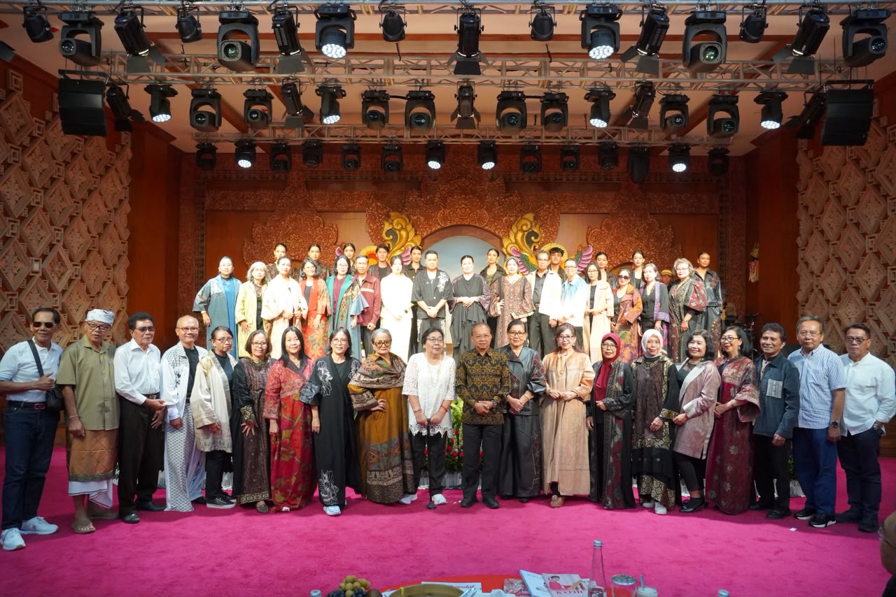 Reuni Alumni FEB Unud, Putri Koster Dorong Peran Akademisi Selamatkan Tenun Bali