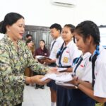 Ny. Seniasih Giri Prasta Ingatkan Pelajar Bijak Bermedia Sosial dan Terbuka kepada Orang Tua