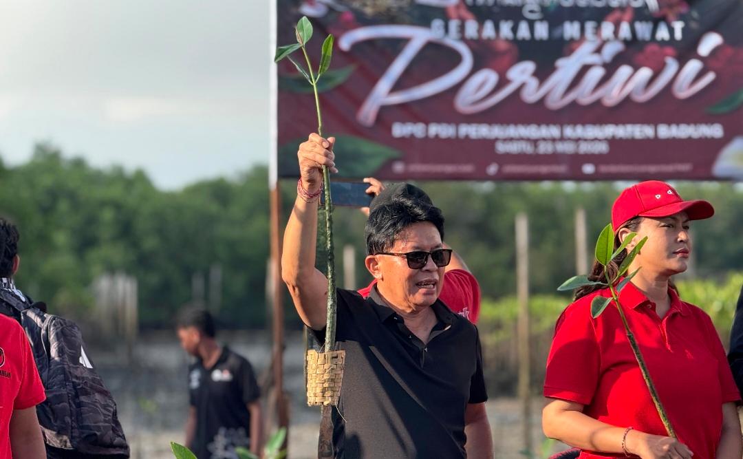 Gerakan Merawat Pertiwi” di Pantai Telaga Waja, Made Supartha Tegaskan Mangrove Bukan Sekadar Pohon, Tapi Benteng Kehidupan Bali