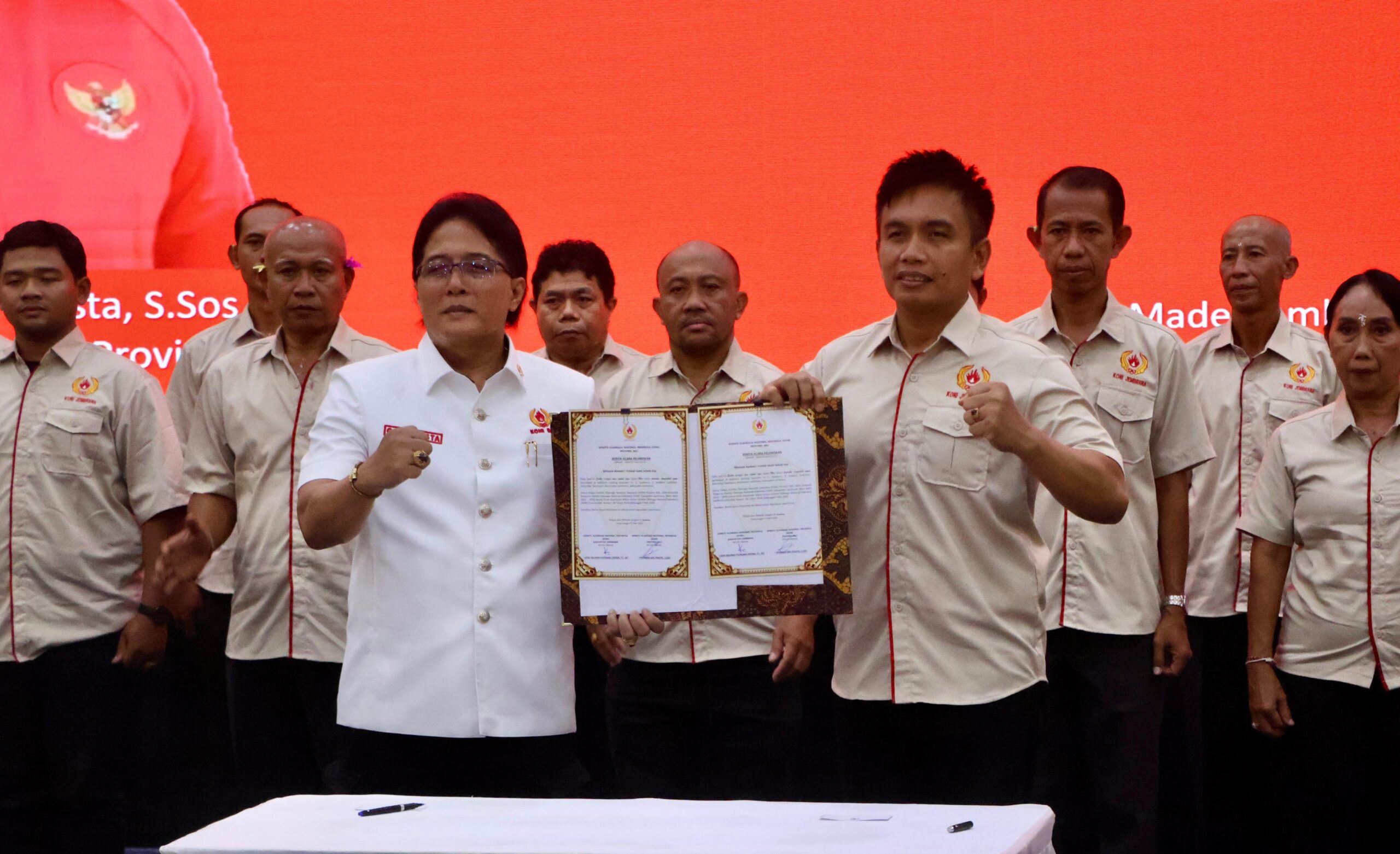 Giri Prasta Lantik Pengurus KONI Jembrana, Targetkan Reformasi Pembinaan Atlet dan Venue Olahraga Bali