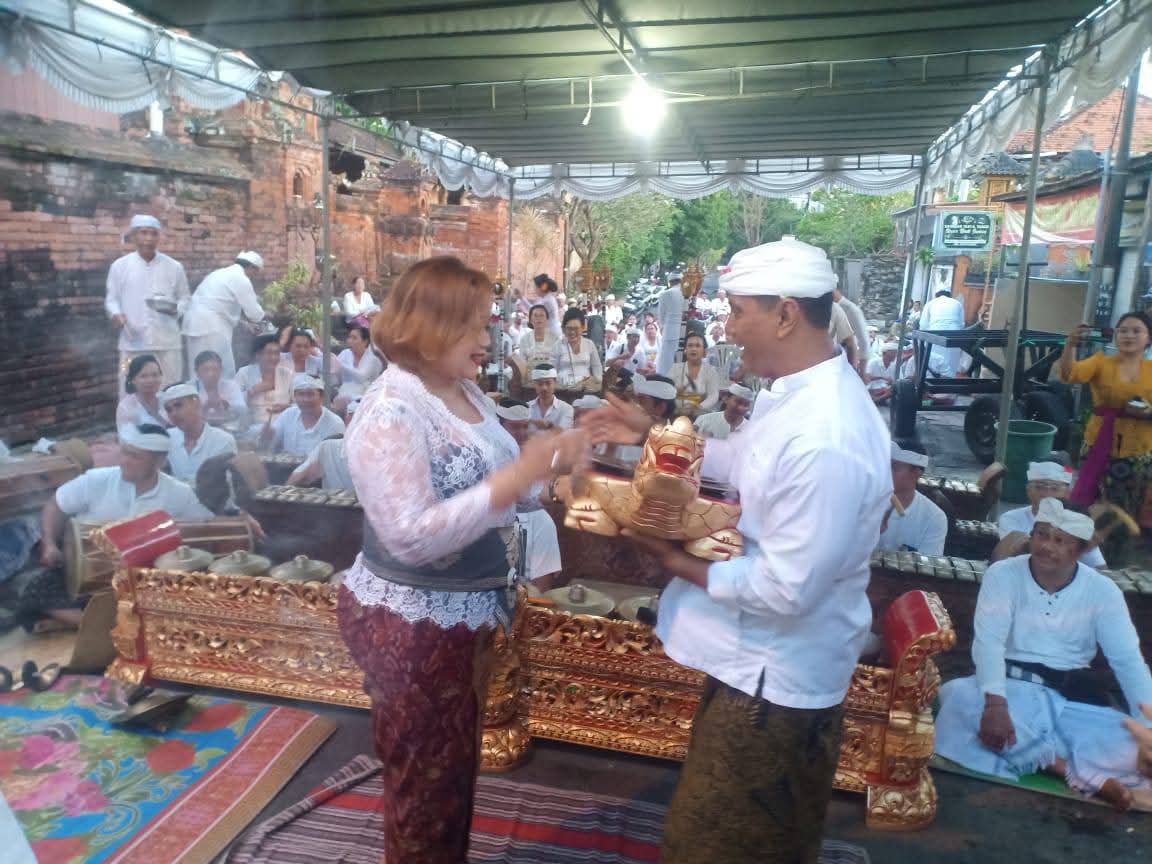 Banjar Pagan Kelod Gelar Piodalan Tumpek Uduh, Hibah AA Ayu Priniti Rp200 Juta Wujudkan Impian Gong Kebyar
