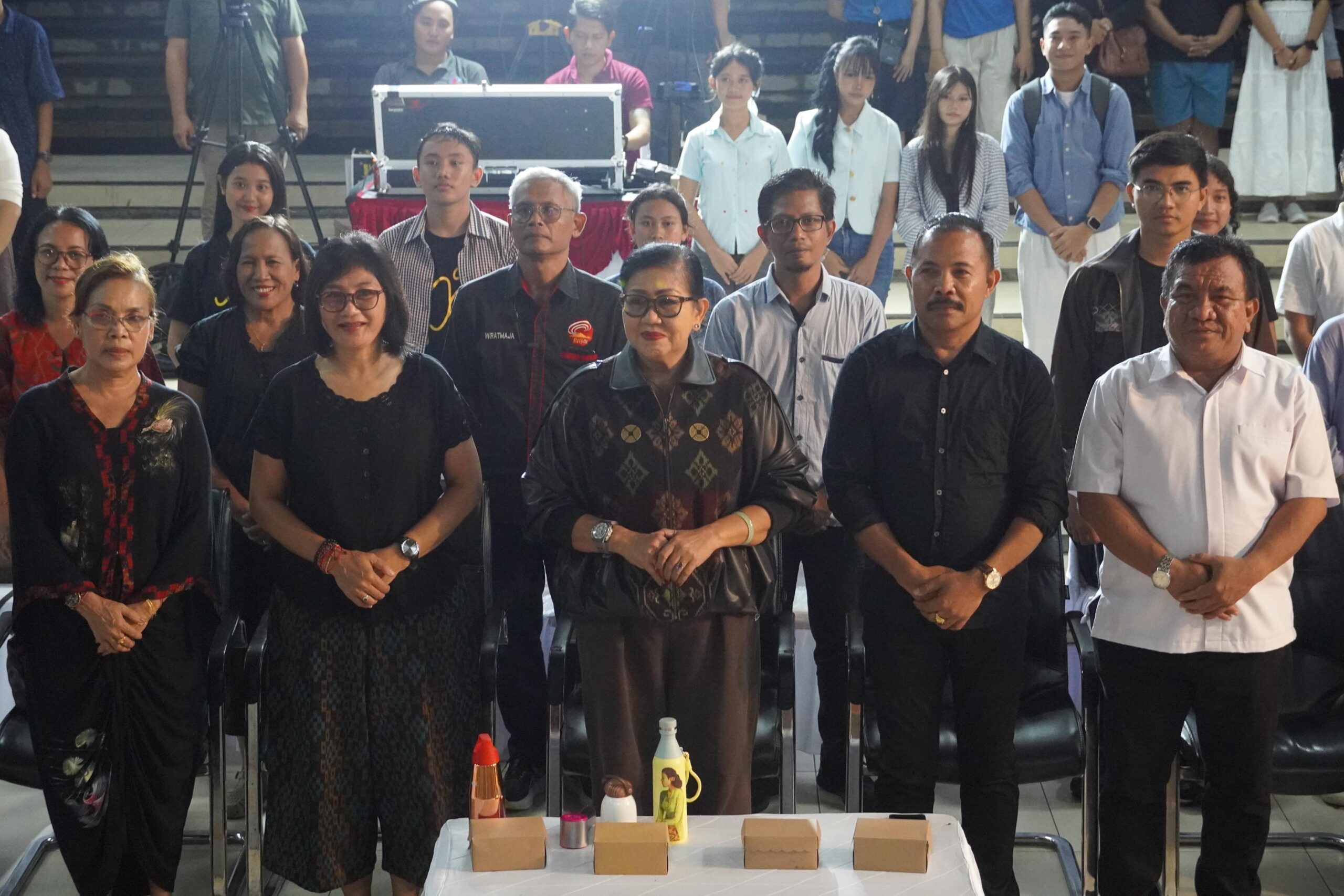 Ibu Putri Suastini Koster Ingin Lahir Generasi Pembaca Puisi yang Mampu “Menghidupkan” Karya Sastra