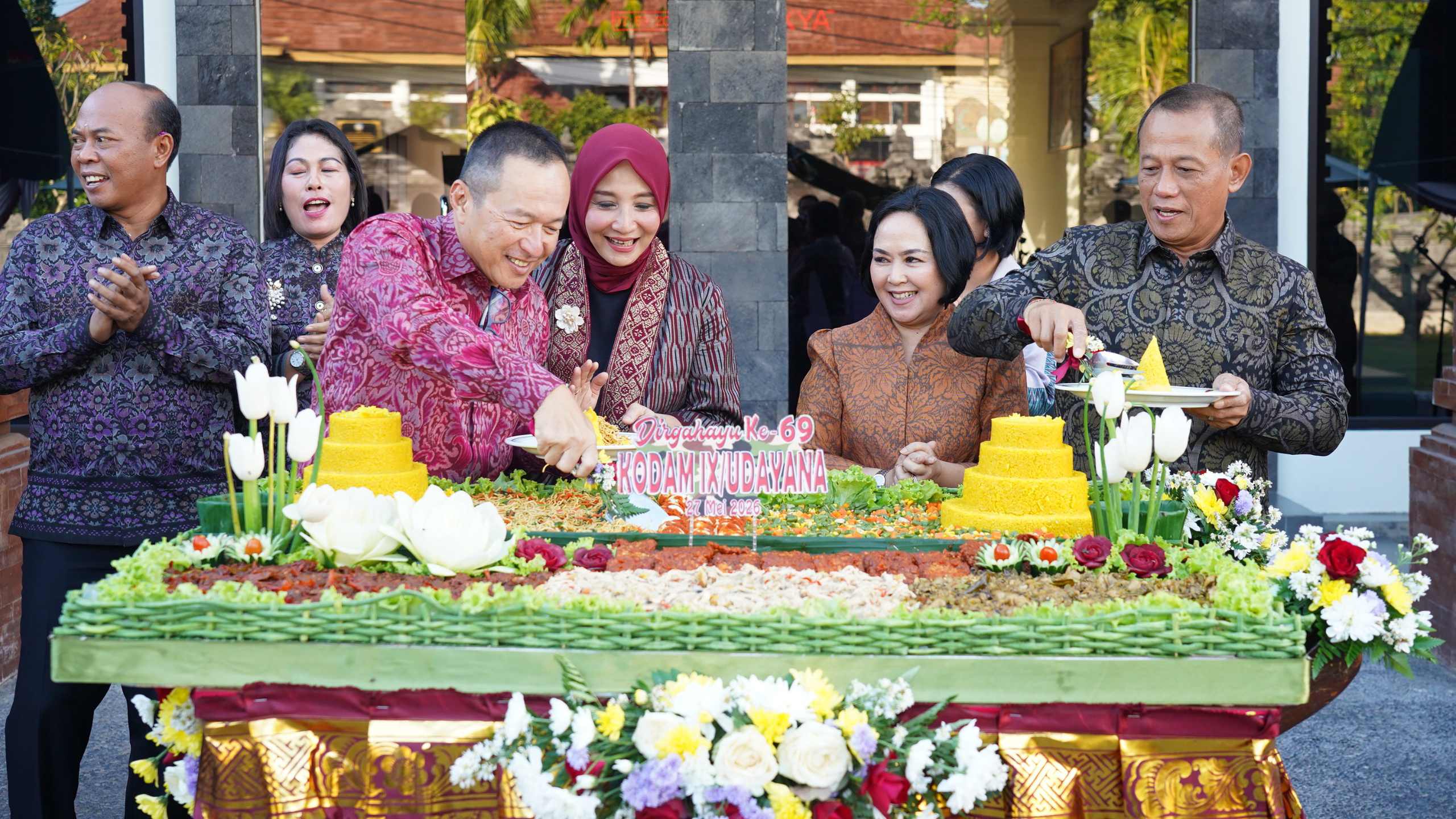 Peringati Hari Bakti Ke 69, Pangdam IX/Udayana Gelar Syukuran Bersama Prajurit, Bersama Rakyat Menuju Indonesia Maju.