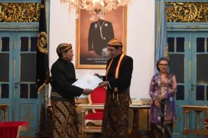 Bawazier, Pembina Generasi Muda Bela Negara (GMBN) mendapat gelar KRAT-Husodonegoro dari Kesunanan Surakarta