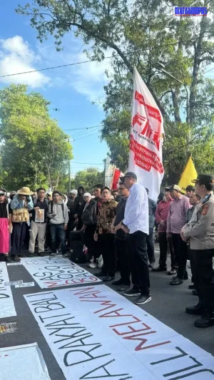 Wakil Ketua DPRD Bali Terima Aspirasi Mahasiswa, Komang Nova Janji Teruskan Tuntutan ke Pemerintah Pusat