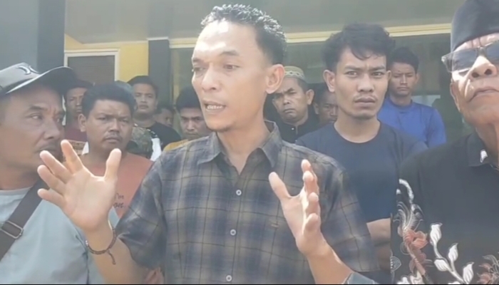 Aneh!! Korban Pencurian Sawit Malah Jadi Terlapor, Puluhan Warga Suka Maju Protes Ke Polres Rohul