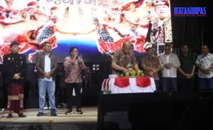 Transaksi UMKM Tembus Rp1,445 Miliar, Wagub Giri Prasta Tutup Karangasem Festival 2026