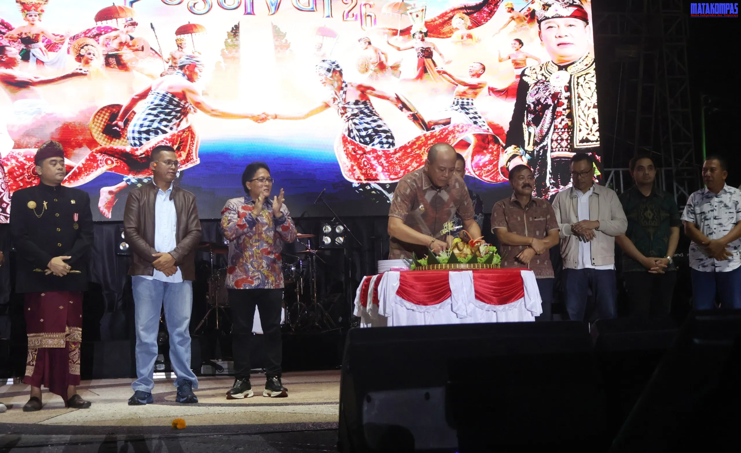 Transaksi UMKM Tembus Rp1,445 Miliar, Wagub Giri Prasta Tutup Karangasem Festival 2026