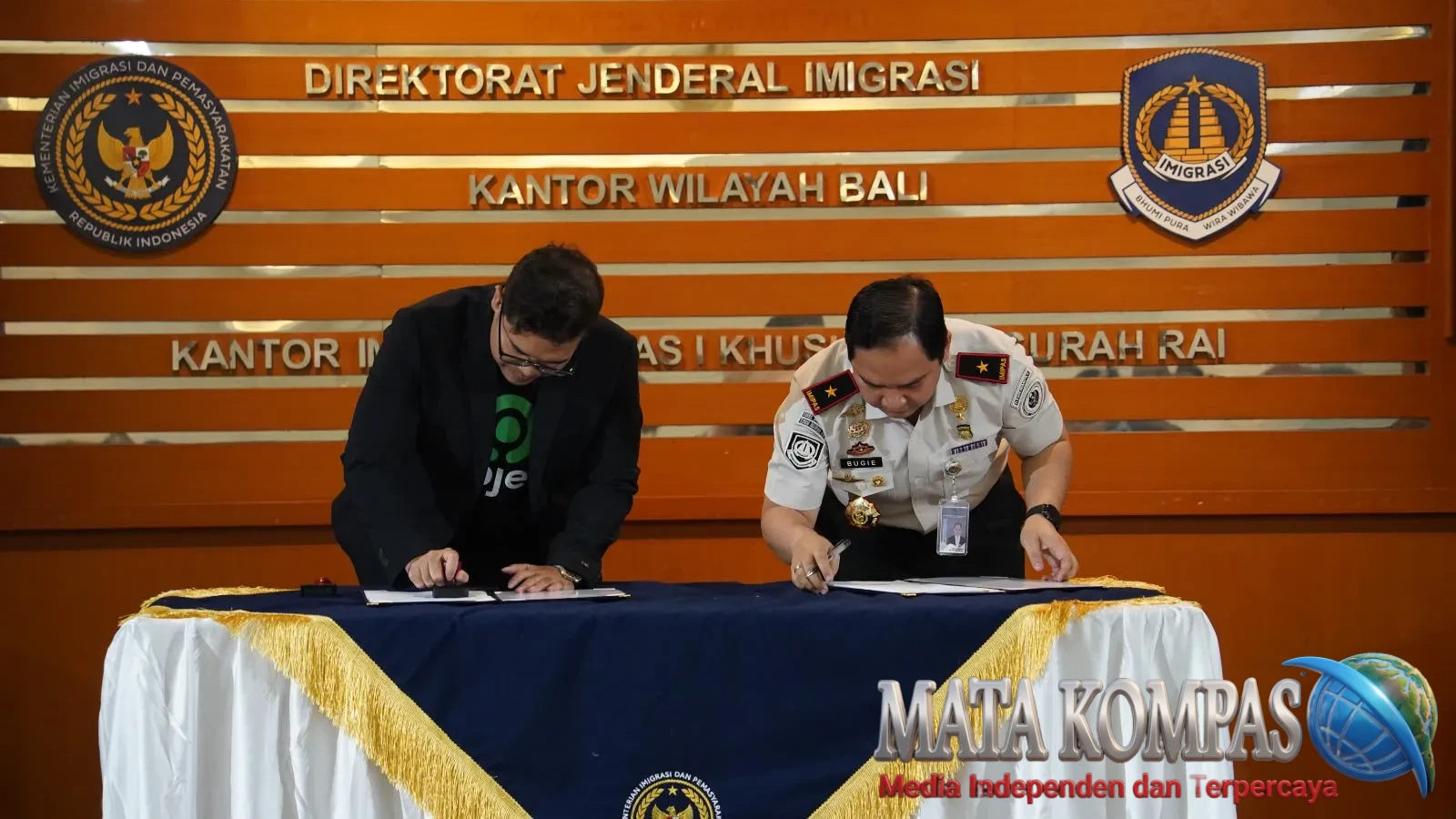 Imigrasi Ngurah Rai Gandeng Gojek, Pengantaran Paspor Kini Lebih Cepat, Aman, dan Praktis Lewat GoSend
