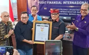 Bupati Tabanan Sanjaya Raih Anugerah Sahabat Pers Indonesia, Komitmen Dukung Kebebasan Pers dan Literasi Digital Diapresiasi SMSI