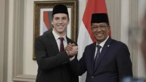 Luke Anthony Vickery Resmi WNI, Menkum: Berjuang Wujudkan Harapan Presiden dan Rakyat Indonesia Untuk Piala Dunia 2030.