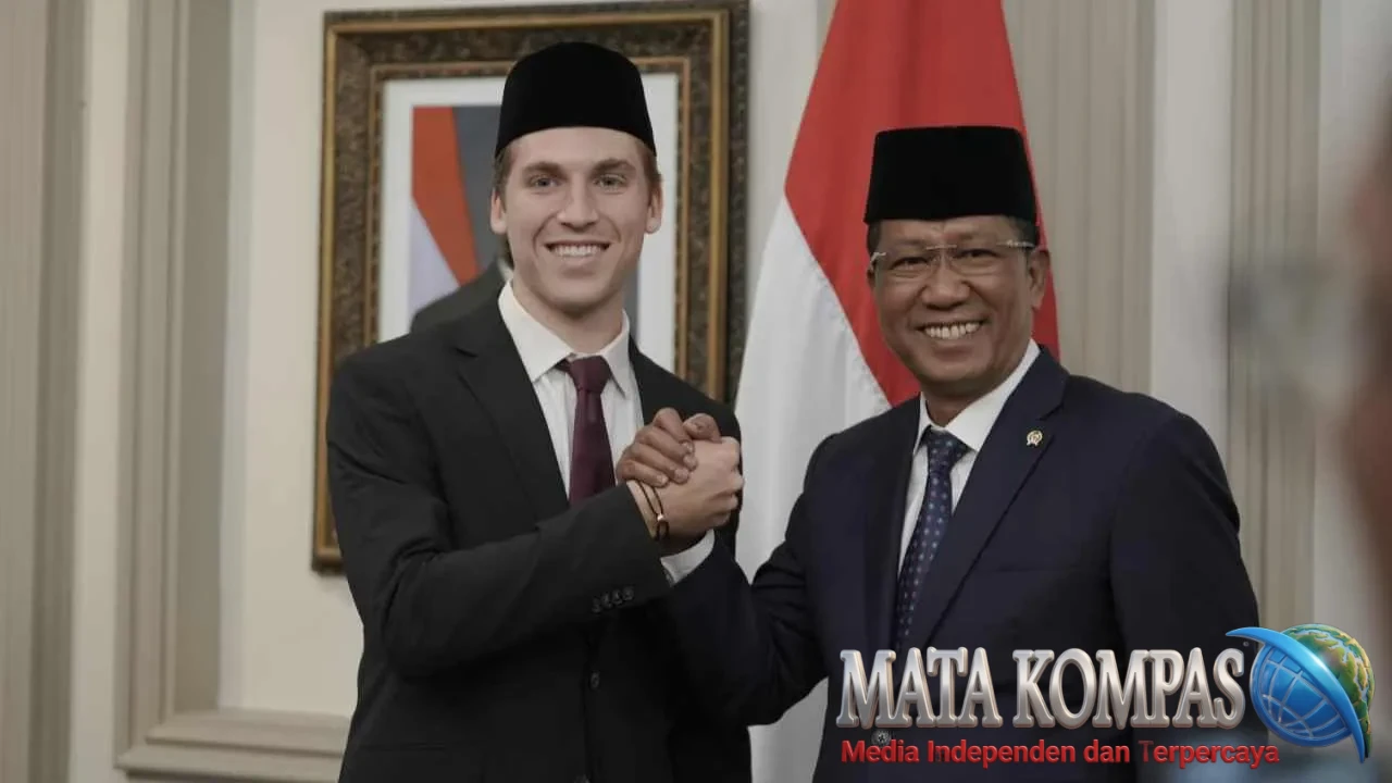 Luke Anthony Vickery Resmi WNI, Menkum: Berjuang Wujudkan Harapan Presiden dan Rakyat Indonesia Untuk Piala Dunia 2030.