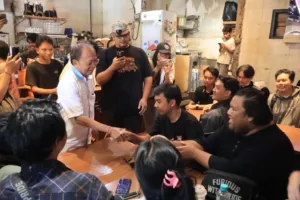 Rahina Tumpek Krulut, Gubernur Koster Traktir 10 Ribu Cup Kopi Gratis di Jenar Kopi, Dorong Kecintaan terhadap UMKM Lokal
