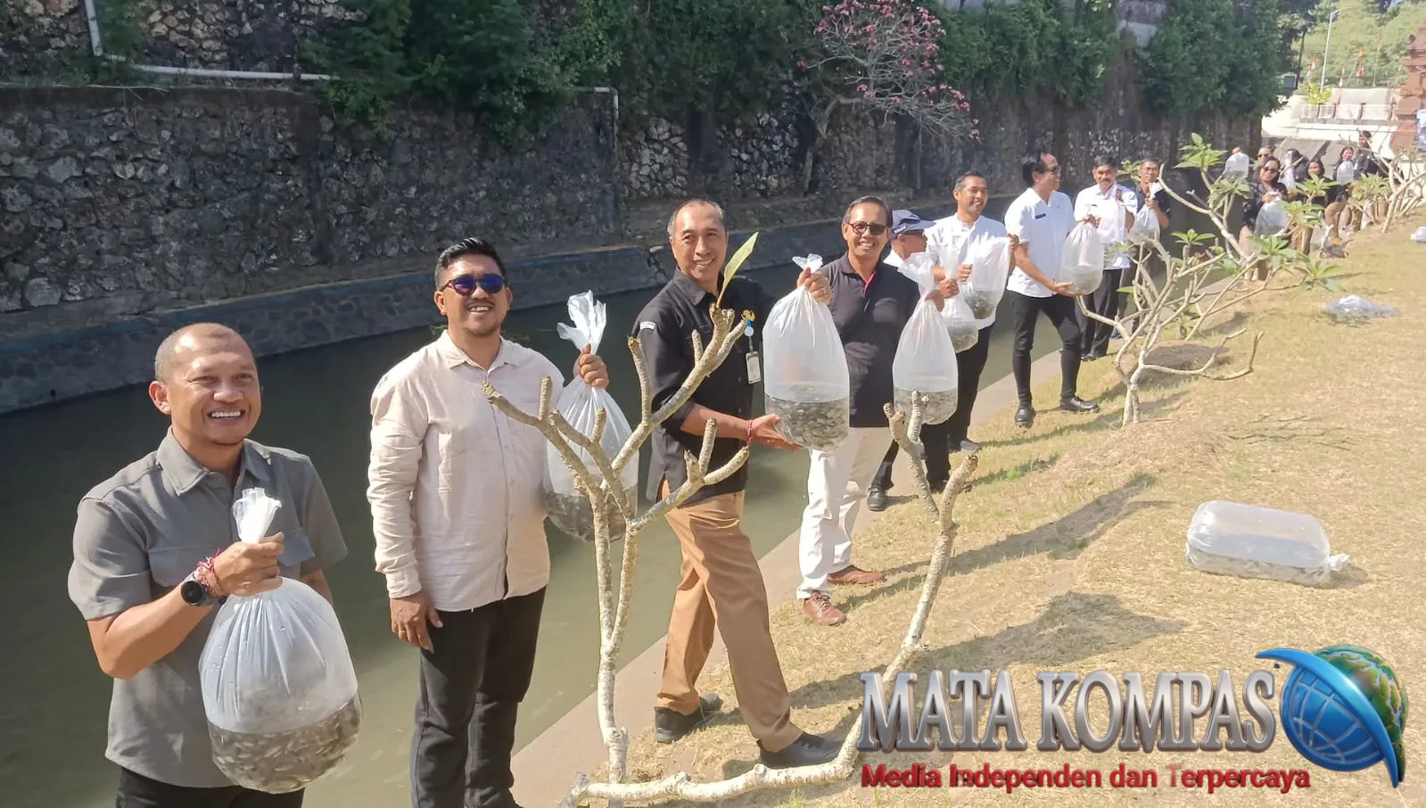 Merawat Alam, Merawat Demokrasi, KPU Badung Tanam Benih Kehidupan dan Gagas Demokrasi yang Lebih Humanis