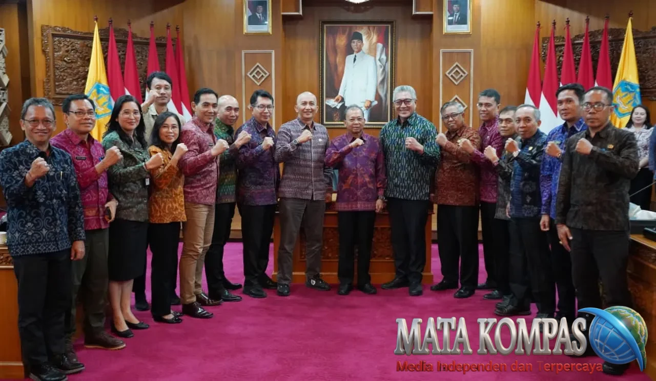 Gubernur Koster Dorong Jajarannya Inovatif dan Kerja Maksimal Genjot Realisasi PAD 2026.
