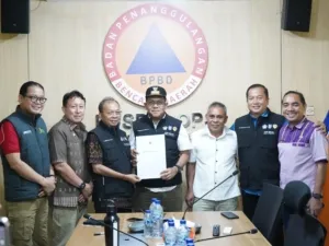 Gubernur Koster Hadir untuk NTT, Bawa Bantuan Rp1 Miliar dari Gotong Royong ASN Bali