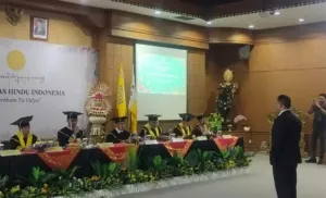 Agung Gede Dalem Pemayun Raih Doktor UNHI, Dorong Sewaka Dharma Jadi Fondasi Pelayanan Kesehatan Biddokkes Polda Bali