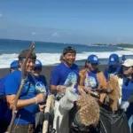 Demokrat Bersihkan Pantai Goa Lawah, Made Mudarta Tegaskan Politik Harus Hadir Lewat Aksi Nyata