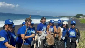 Demokrat Bersihkan Pantai Goa Lawah, Made Mudarta Tegaskan Politik Harus Hadir Lewat Aksi Nyata