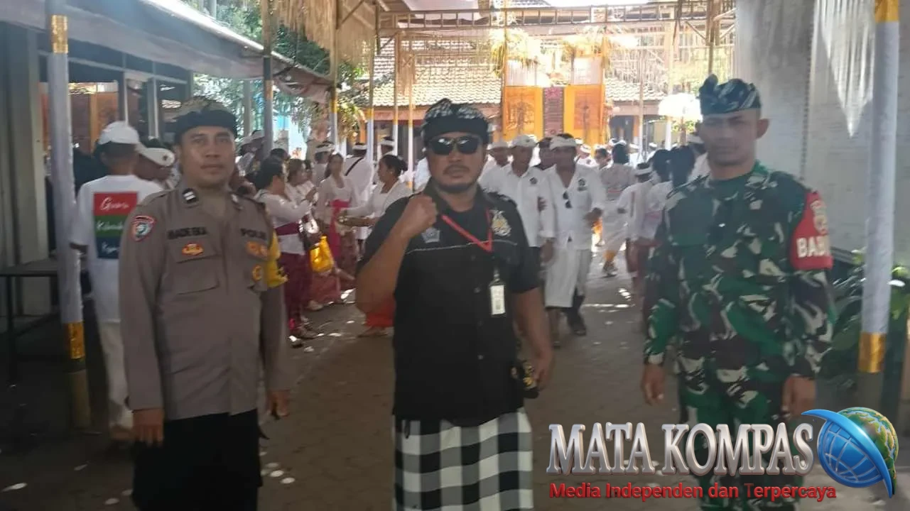 Puncak Karya Ngenteg Linggih di Pura Dalem Kahyangan Kesiman, Polsek Dentim Pastikan Kegiatan Berjalan Aman dan Lancar.