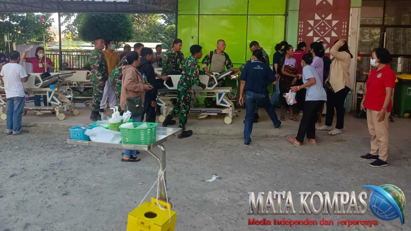 Pascagempa M 7,7 Nagekeo, Kodam IX/Udayana Gerak Cepat Evakuasi Pasien RSUD TC Hillers Maumere.