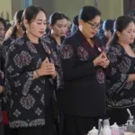 Satu Jiwa, Tiga Rupa: Putri Koster Dorong Wastra Bali Menembus Panggung Mode Dunia.