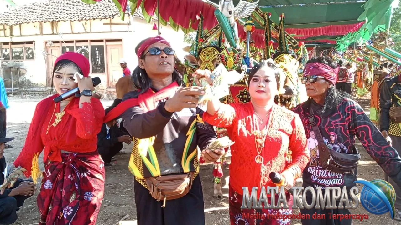 Lebih dari 1.000 Warga Giliraja Antusias Saksikan Kerapan Sapi Betina