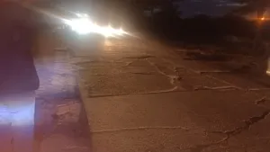Rusak Parah Dan Gelap Akses Jalan Utama Dumai – Pelintung,Warga Minta Perusahaan KID Tanggung Jawab