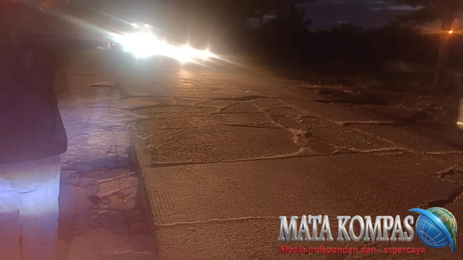 Rusak Parah Dan Gelap Akses Jalan Utama Dumai – Pelintung,Warga Minta Perusahaan KID Tanggung Jawab