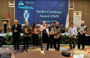 11 Tahun Sudut Pandang, Prof OC Kaligis Dianugerahi Lifetime Achievement