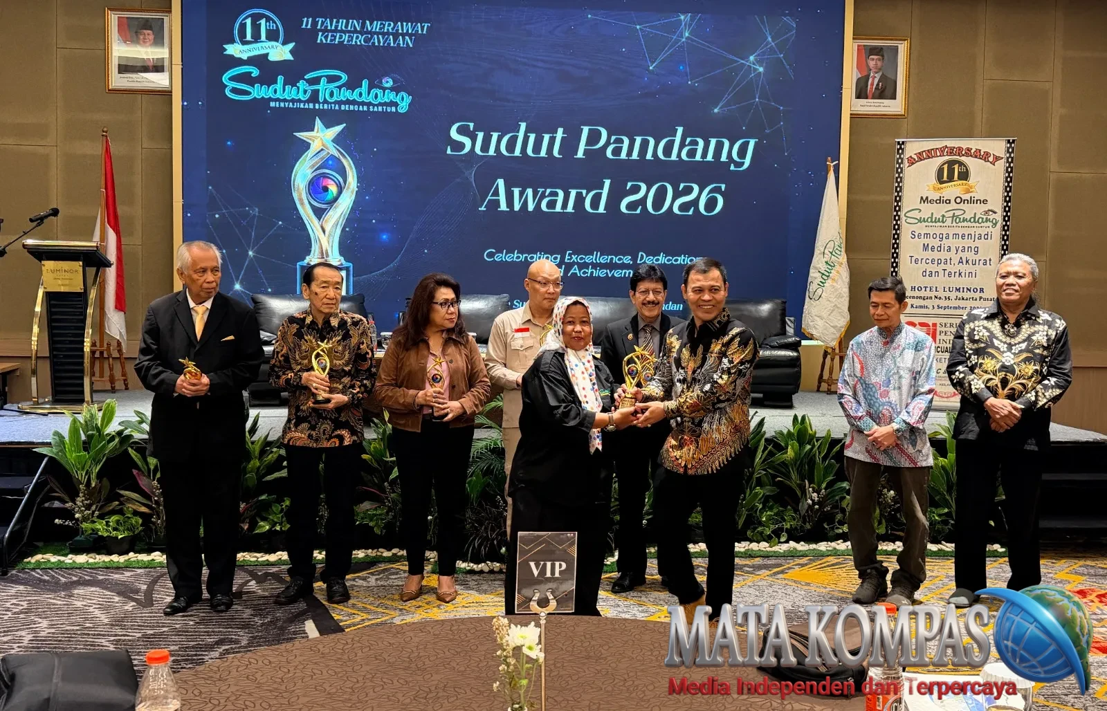 11 Tahun Sudut Pandang, Prof OC Kaligis Dianugerahi Lifetime Achievement